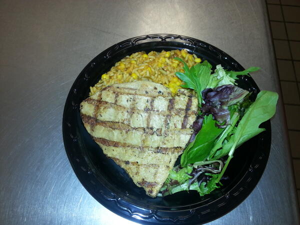 phillythaking's tweet image. Tuna steaks Spanish rice w mixed green salad #chefflow #mencancook