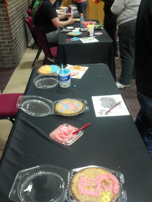 kitkat112789's tweet image. Judges are looking at the pies. #APiCalypse #PiChapter