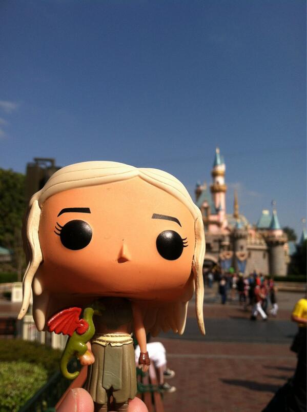 shayna_casey's tweet photo. @GameOfThrones Daenerys arrives @Disneyland! http://t.co/cWEYZqPqww