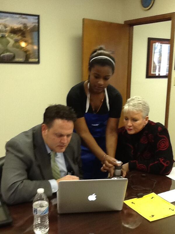 MBankheadSmith's tweet image. #SMSSTEM #MCSSTEM: Tech in the classroom. SMS student models use of digital microscope with Dr. Spence &amp;amp; Mrs. Farren.