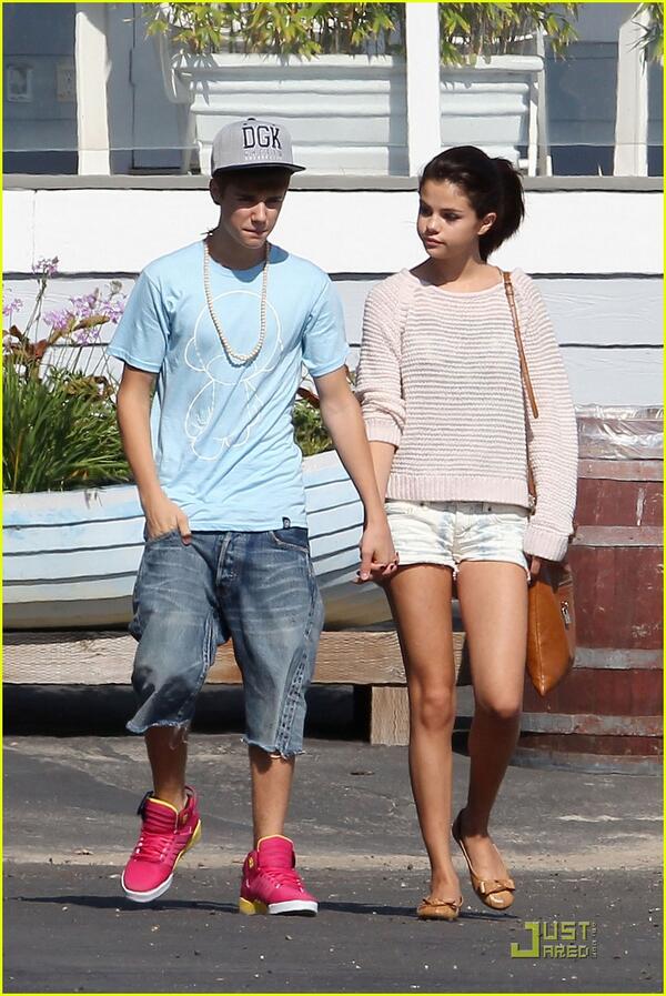 TheEstelle's tweet photo. I'm not a belieber but I think that they were really happy together. #JelenaComeBack http://t.co/8DLSiGzLdf