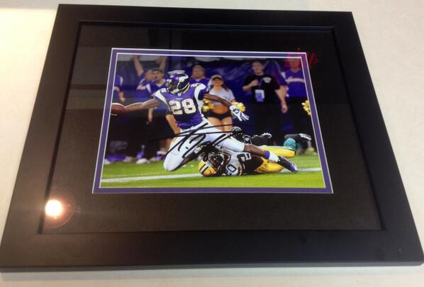 VikingsPromos's tweet photo. Happy belated 28th birthday to @AdrianPeterson! RT to win this autographed photo of #28. #Vikings http://t.co/bbu1SnttwO