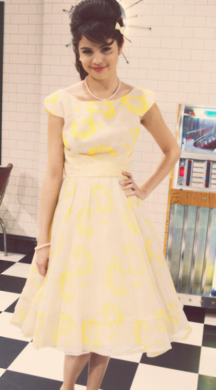 SelenaGomezFans's tweet photo. #KCA #VoteWizards  RT to vote http://t.co/f2Sg6tlIt7