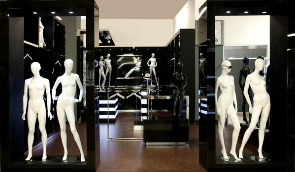 NewTechDisplay's tweet photo. One more shot of the store within the store. Be Inspired. http://t.co/UIZ5GgNgWF