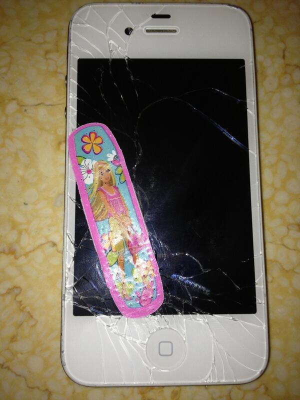 tatimariexo's tweet photo. patched up Julianna's phone for her #tatitotherescue #doctordavid http://t.co/AaHIuP1Dyh