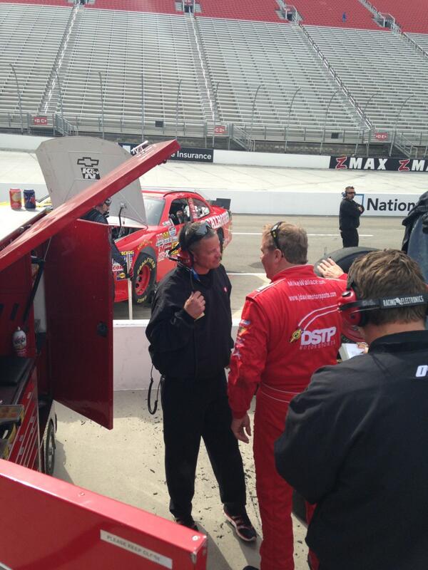MikeWallace01's tweet photo. Discussing the @calhouns Chevy with CC Mark Browning after practice! #NASACR http://t.co/lghbXy4Mxx