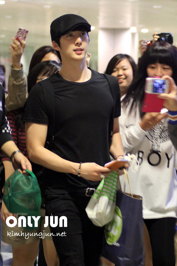 Welcome to Singapore, Hyung Jun! ^~^