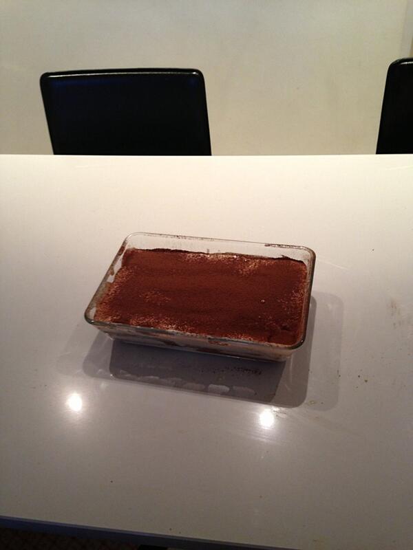 pdiaz_87's tweet photo. Hoy le dedico este fabuloso tiramisu casero hecho x el chef Pablo a @adgb5 http://t.co/Wmam3QZMMe
