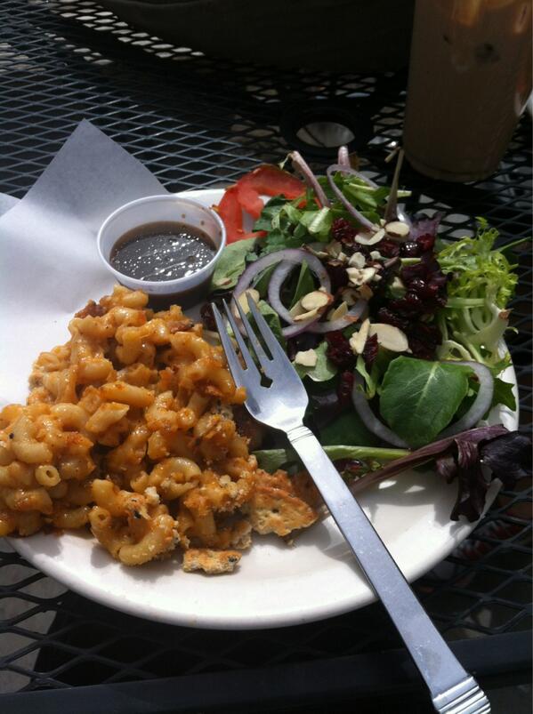 shelby_forman's tweet image. I spend wayyy to much time down town. Wayyy too much.  #ladydate @solenadavine #javajungle