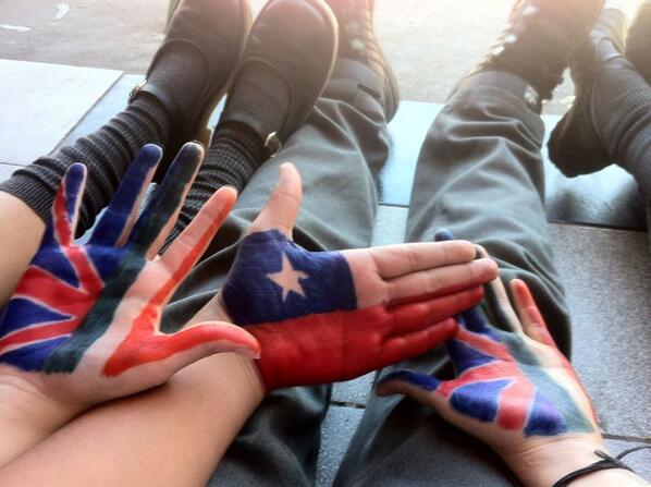 Jueves1Mayo2014's tweet image. LOOK THIS with my best friends, we love youu #LatinDirectioners you are amazing! @zaynmalik  please come to chile!