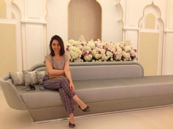 BibiHayat's tweet photo. Sitting on the kosha :) http://t.co/pLUgWyVzDS