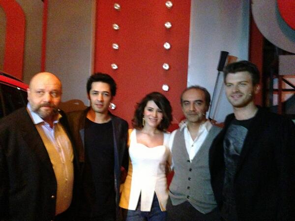 Birazdan Beyaz Show'da. Bu kadro kaçmaz.