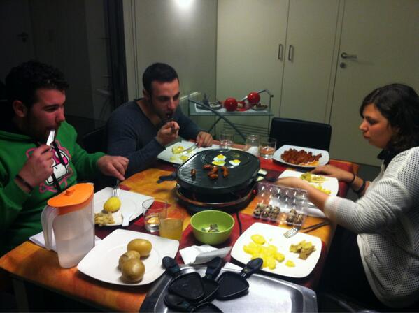 Sandreta_B's tweet photo. Es veu que es tan bo aquest sopa!!!! Melt @annaradas, torrenta, ricard ferreres http://t.co/n6m021u2OC