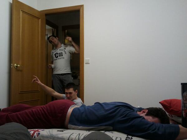 MarioPanoxo's tweet photo. Llegando a casa despues del primer dia.de.fallas con @fransb88 @Chusadovic y @Joserra_88 http://t.co/mmGuJTaEjN