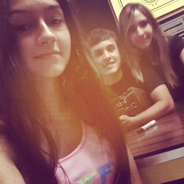 annydfaria's tweet photo. @EduantQ27 @MichiDFaria http://t.co/8ytuRJ7O7v