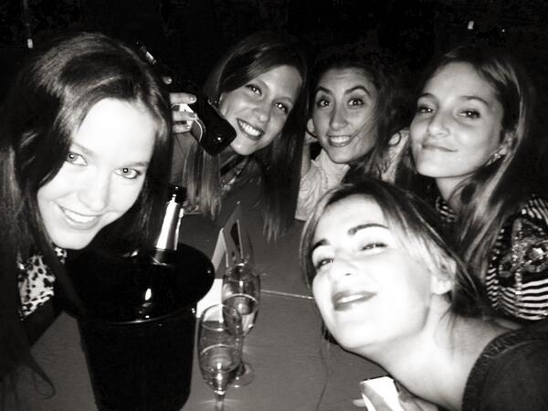 shonna_3's tweet photo. Habermus champagne #Ratarden #MSXXI Cc @josefinagtorres @claritaparodi @labeeele @MartuBincaz http://t.co/YTdyRL6Y4M