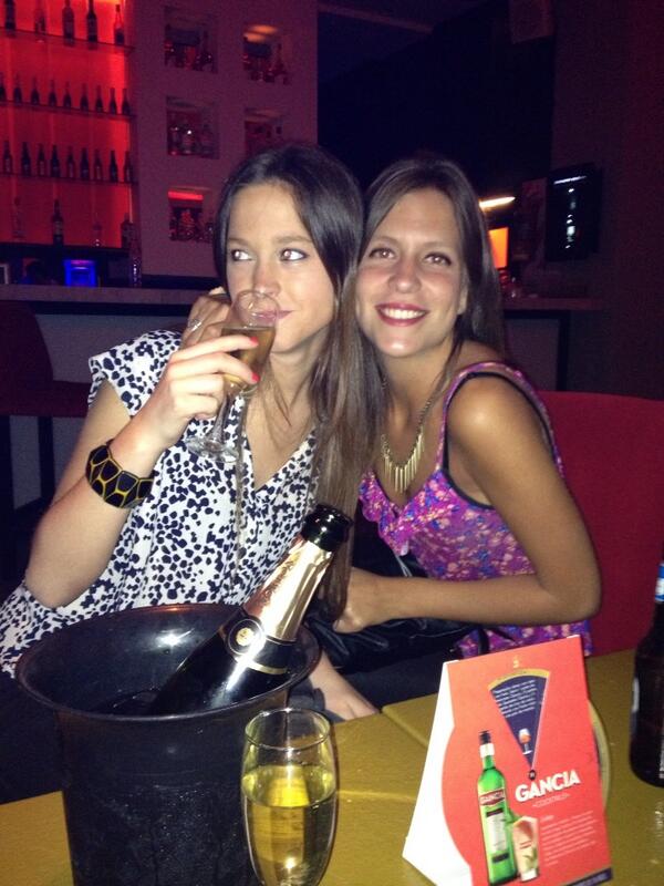 claritaparodi's tweet photo. El ratarway con champagne de la mano de tm @labeeele @shonna_3 @josefinagtorres http://t.co/RjWMNEsfoP