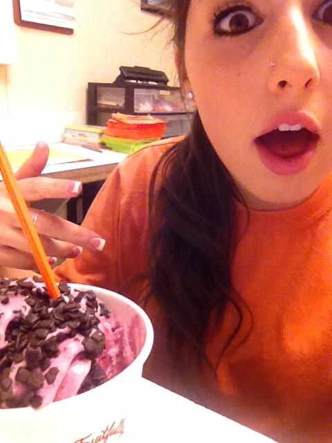 itscarlylee's tweet image. “@GrushenPhoto: Where&apos;s my main squeeze at? @carlysanfilippo #whereyouatgurl” living that jamba lyfestyle 🍦