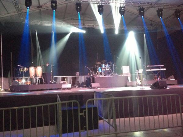 TonyChoy71's tweet photo. About to perform with @MattHunter123 at the Miami Dade County #YouthFair!  If your here, let me hear you scream!!! http://t.co/qI7d3oJ8CL