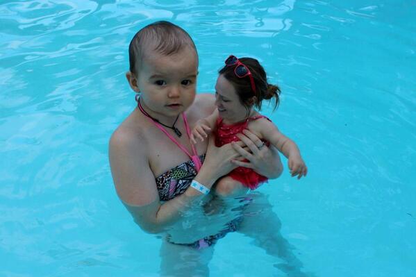 FaceFlips's tweet image. LEZZ GO SWIMMING MOMMY