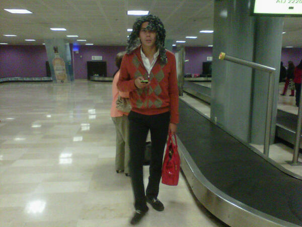 AnndreaO's tweet photo. Llegando super faashion a guadalajara #hueleatierramojada @CharHerrerias #luvu http://t.co/IxxnE6rTXH