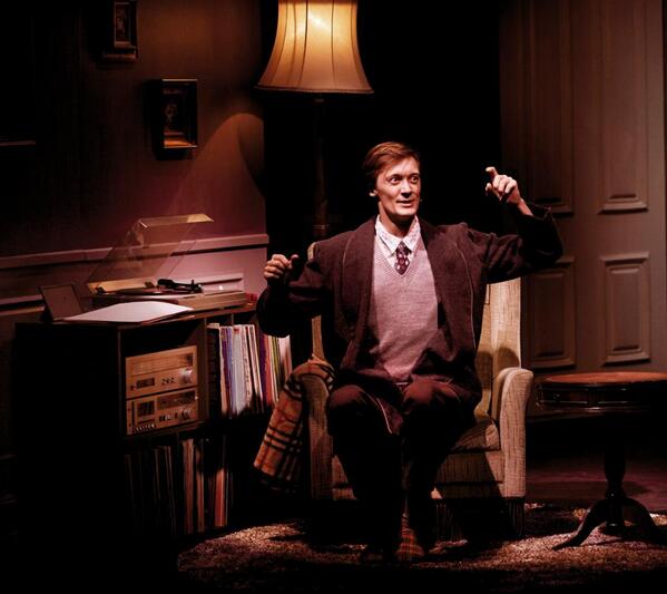 Scheibye's tweet image. Så er det i aften der er premiere på The Drowsy Chaperone. Hvem vil med hjem og se min pladesamling??