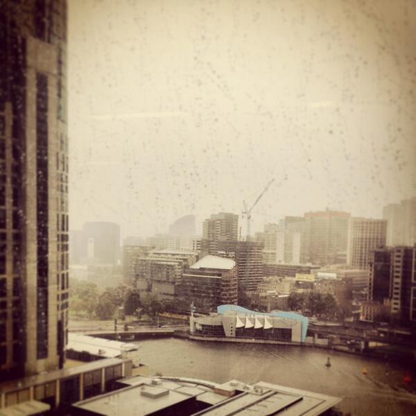 annaTIS131's tweet photo. Inside studying is better than being out in the rain #tis131 http://t.co/cDjl6xo6Ny