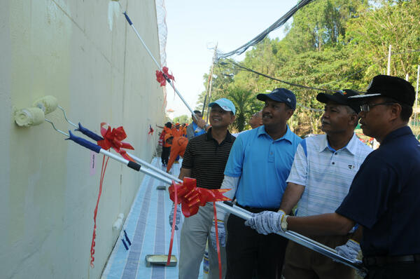 penjaramalaysia's tweet photo. program cat tembok penjara kajang bsama skuad muda KDN @KPPenjara @alnassif  @KDNPUTRAJAYA http://t.co/iITNUCsHKj