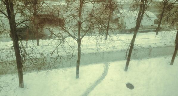 Mary0000's tweet image. Lets take out from the closets our beach mattresses and go swimming on the roads! #WinterVsSpring