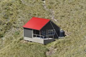 GreatWalksNZ's tweet photo. Tarn Ridge Hut after the paint job http://t.co/xB5ioZUiv8