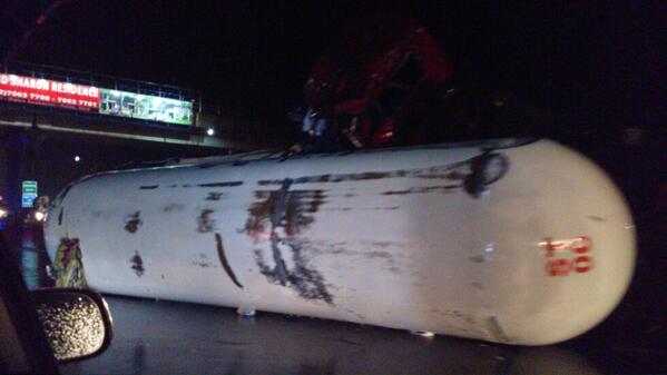 "<a href="/augiecorgan/">Augie Corgan</a> : truk pertamina bermuatan gas lpg terguling di km 100 cipularang arah bdg,silahkan gunakan bahu jalan "