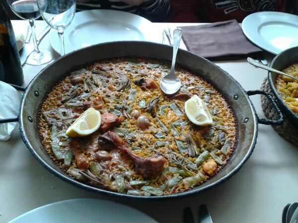 ivan_barba's tweet photo. ... y paella valenciana!!!! http://t.co/SfBS6aPuca