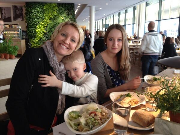 Ojfelth's tweet photo. Enjoying life with Roberts sister and family @ vapiano:) http://t.co/U27rksShrf