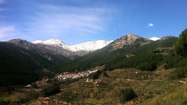 El_tropezon's tweet photo. Buenos días! El día de ayer bien merecía esta foto.  #guisando http://t.co/G7xLnPVWYx