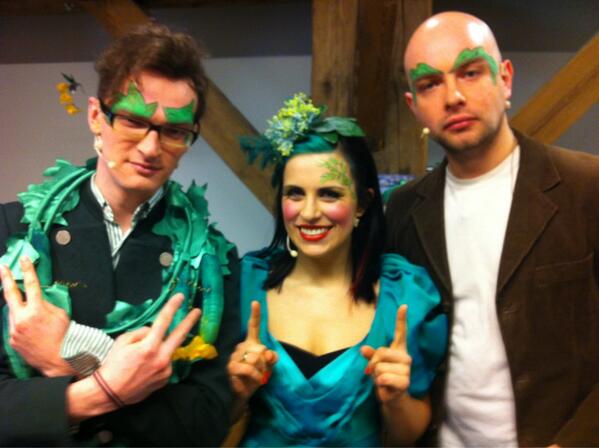 Maijeenc's tweet photo. Šodien mēs ar @GoranGoraLV un @laurisvalters bliežam Dilles, Gurķa un Mārrutka mīlas trijstūri @spikerukoncertz ! :) http://t.co/zXAVy7bogw