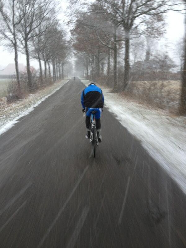 TimmerDennis's tweet photo. Echte mannen! Ice road truckers!! http://t.co/PVVkHnO2FE