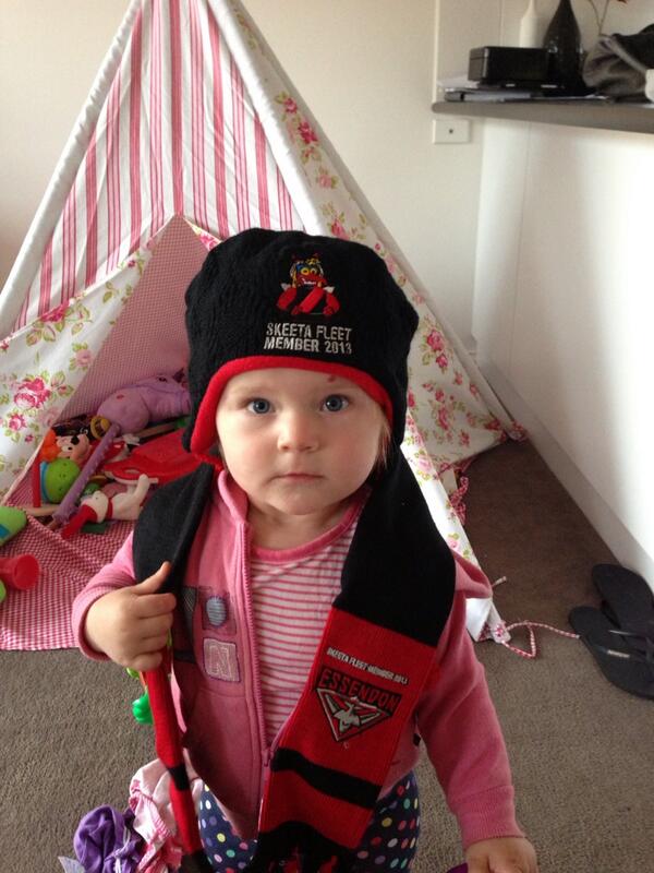 tatepatching's tweet photo. Getting ready for the footy!! #lovesthebombers http://t.co/hY181f7QBT