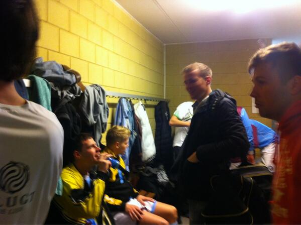SCMonster6's tweet photo. #scmonster6 trapt af om half 1! Ze zijn al druk bezig met de warming up! http://t.co/nBaNVcJRUp