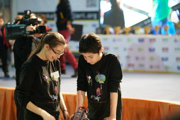 mmrkml's tweet image. Moraller yerinde :) #robotrak #fll #bahcesehir @isilbulungiray @Bahcesehir22 @GulinAkalin