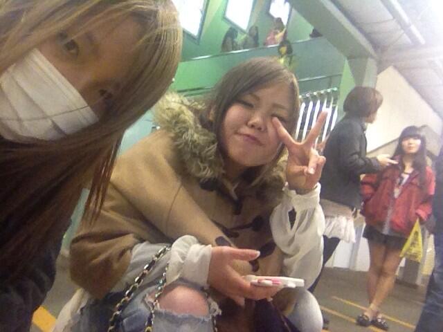 森亜美 あちゃみ誕生日おめでとう 一緒に電車で迎えてやったぜ 笑 Http T Co 6pn685feh1 Twitter