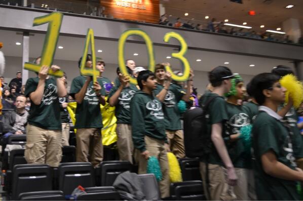 Team1403's tweet image. Supporting our awesome drivers from the stands! #omgrobots #vari #vais4robots #thanksdrivers