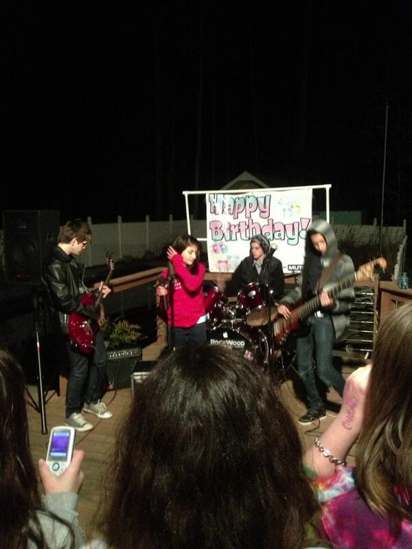 UnrivaledBand's tweet photo. Last night's pictures http://t.co/hTIQNSoAFk