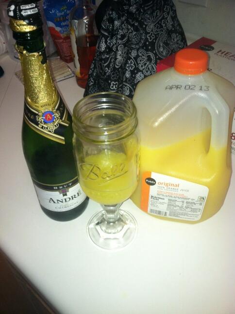 DanielBowers10's tweet photo. Starting the day off right. @chanlercox @jessiekate13 @spenncerisom @ashram05 http://t.co/IgcifzqnyQ