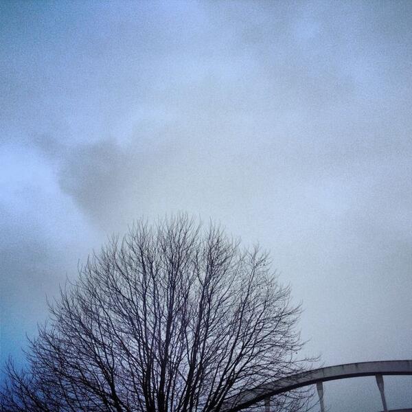 robertosaviano's tweet photo. Cielo di Londra... sconosciuto al sole. http://t.co/XPIgL2Yl92