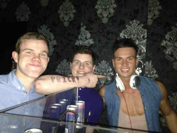 TheMemeFeed's tweet photo. Guessing he ain't a #GeordieShore fan #NightclubFAILS http://t.co/ZAoNtMIQNI