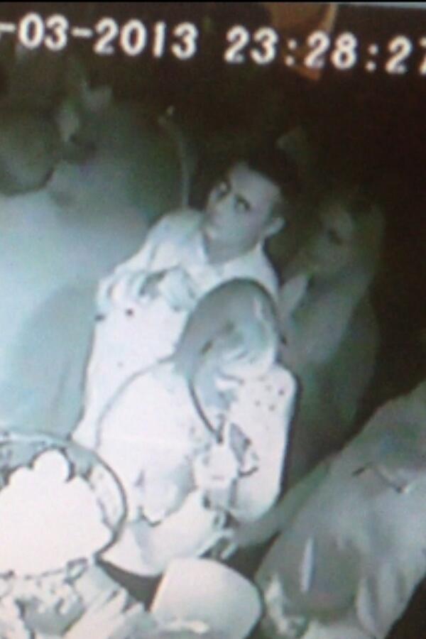The man in the white shirt is a #pickpocket thief operating in #soho #london. Know who he is? Help me and the Met