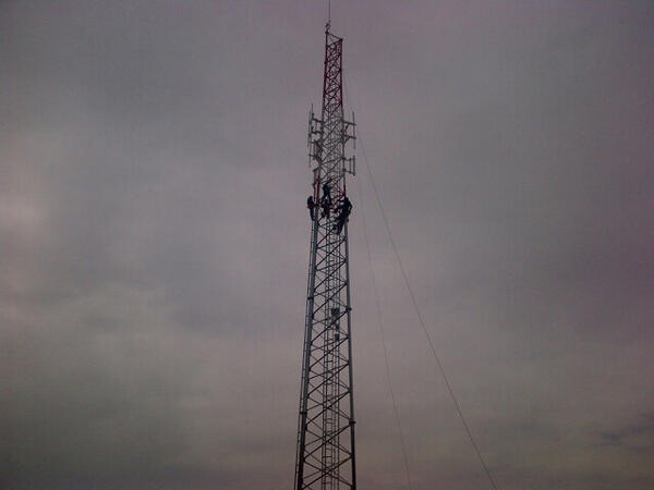 HogaresUnionVM's tweet photo. Nueva antena de movistar en el Dorado, genial mejorara mucho la señal. http://t.co/2ZFqZS0jGl