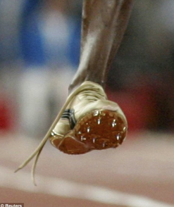 Know's tweet photo. Usain Bolt broke the world record in the 100 meters event with his shoelace undone. http://t.co/whbi2a24z4