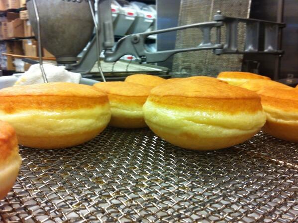 bismarquise's tweet image. BAKING NEWS: Crack ring discovered at doughnut shop! #proofit