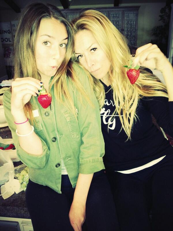 NikkiWestRocks's tweet photo. Berry kiss! http://t.co/bYTndHUGzu